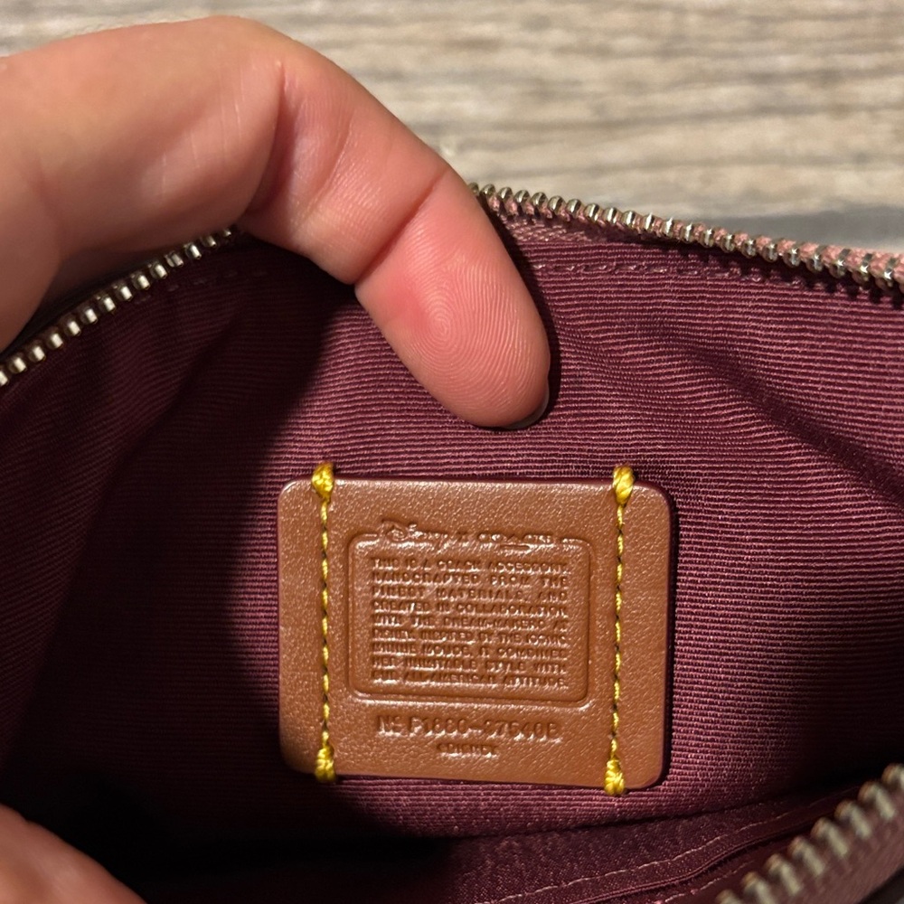 Coach Pink Wristlet with Character Motif-Disney Minnie Mouse-new without tag - Picture 5 of 7